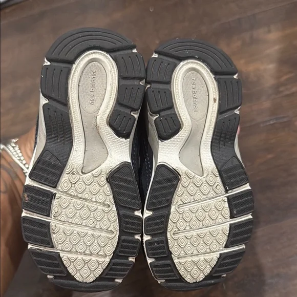 New Balance Kids Sneakers - Navy and Gray - Picture 5 of 8